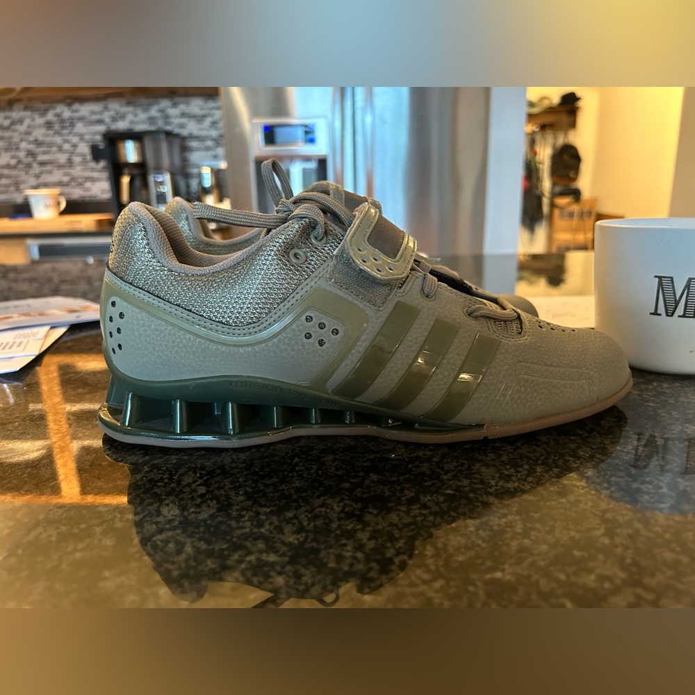 NWOT Adidas power lifting shoes size 8